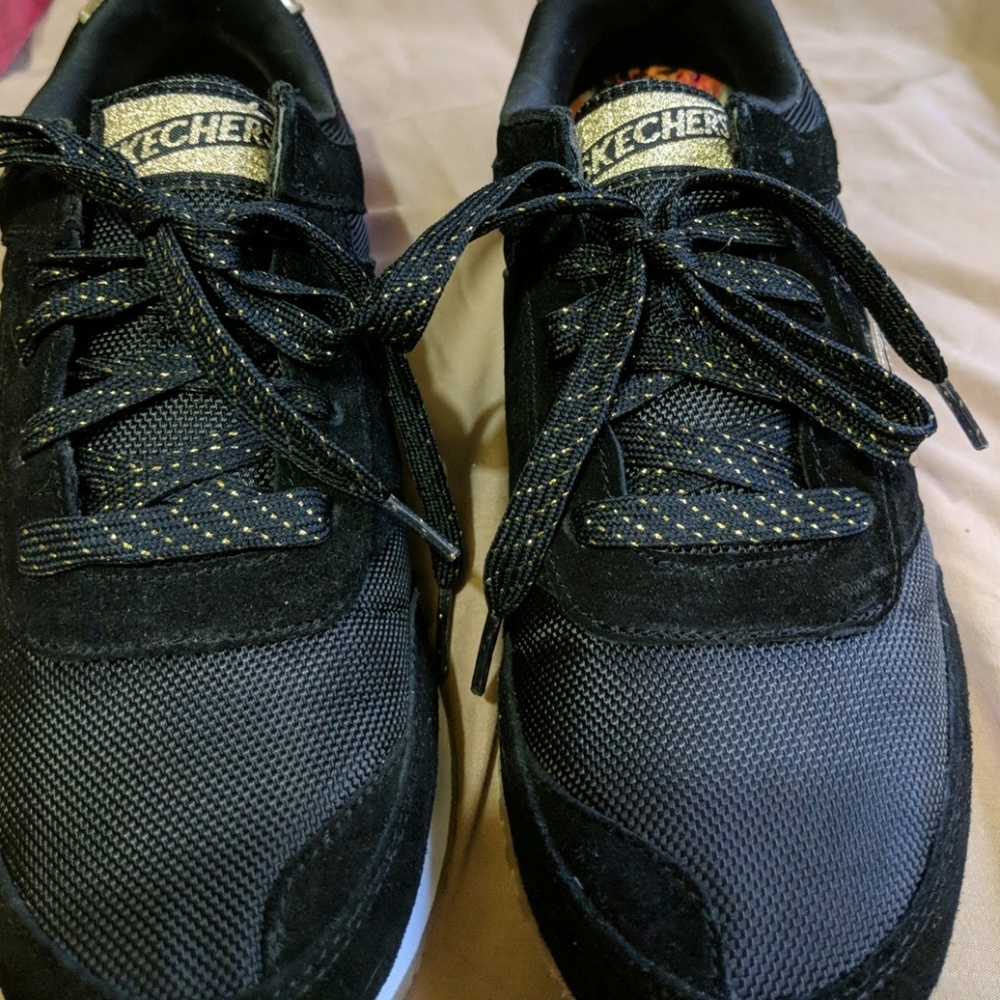 Fancy Sketchers Gold Fever Shoes. 9.5/10  40